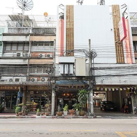 Oyo 110 Old Town Hotel Bangkok Exteriör bild