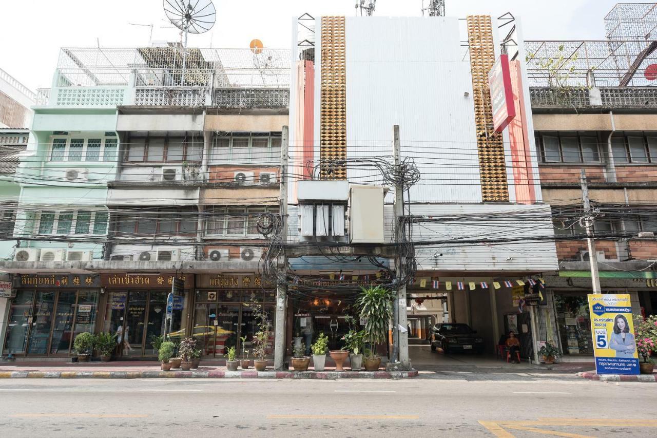 Oyo 110 Old Town Hotel Bangkok Exteriör bild