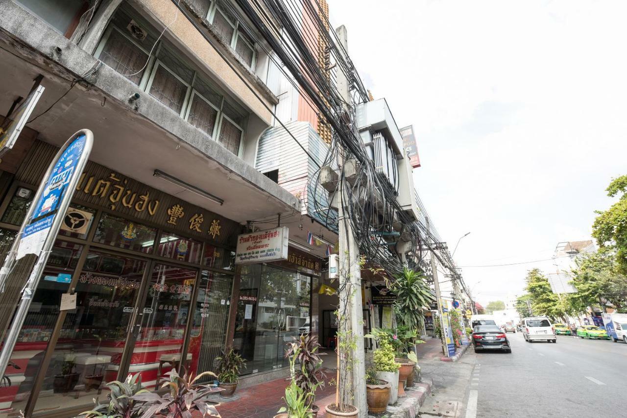 Oyo 110 Old Town Hotel Bangkok Exteriör bild