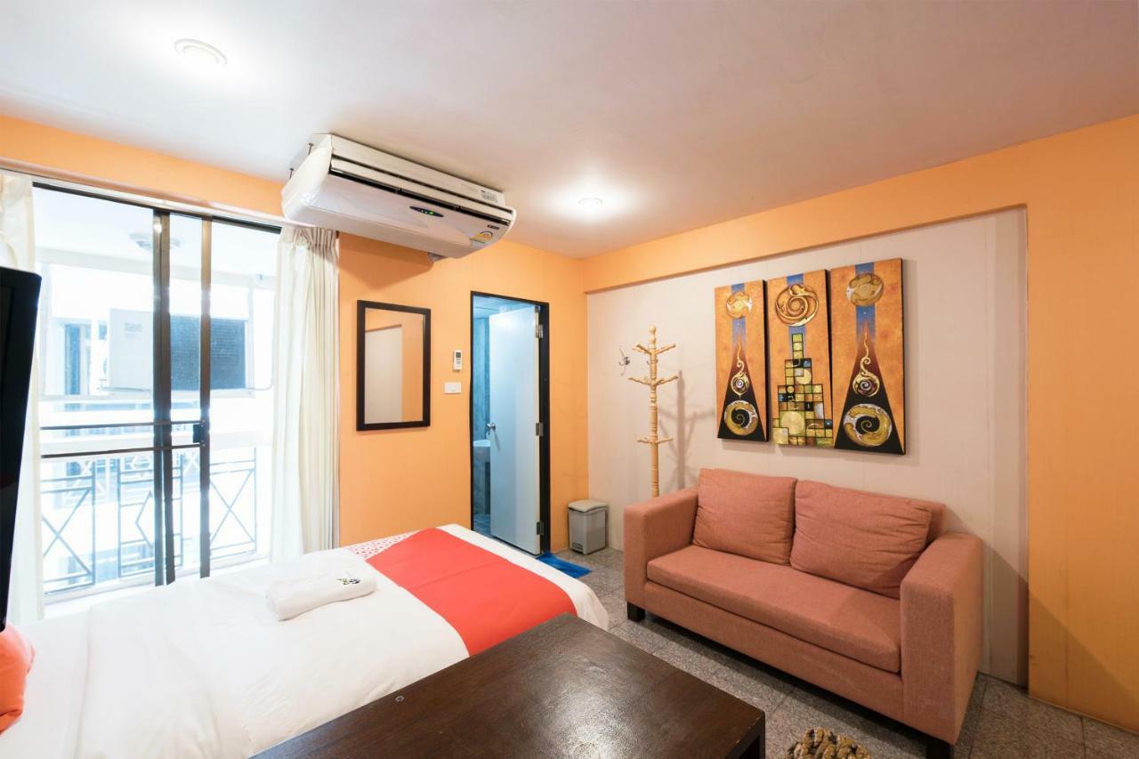 Oyo 110 Old Town Hotel Bangkok Exteriör bild